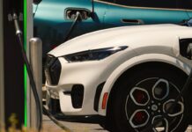 Yükselen akaryakıt fiyatları elektrikli araç satışlarını uçurdu: Avrupa’da tarihi rekor