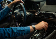 Otomatik vitesli araç kullananların yapmaması gereken 5 kritik hata